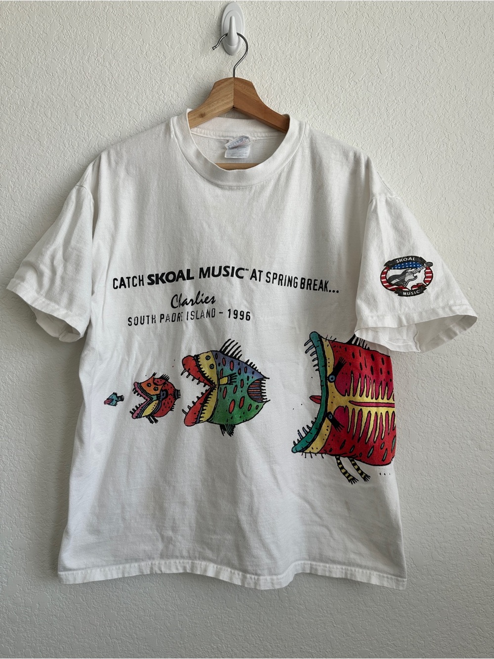 Vintage 1996 Skoal Music Spring Break Fish Graphic Wrap Around Tshirt XL White